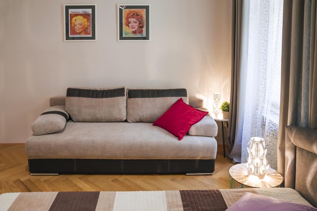 Modern Apartment Zlatnicka 8 Praag Buitenkant foto