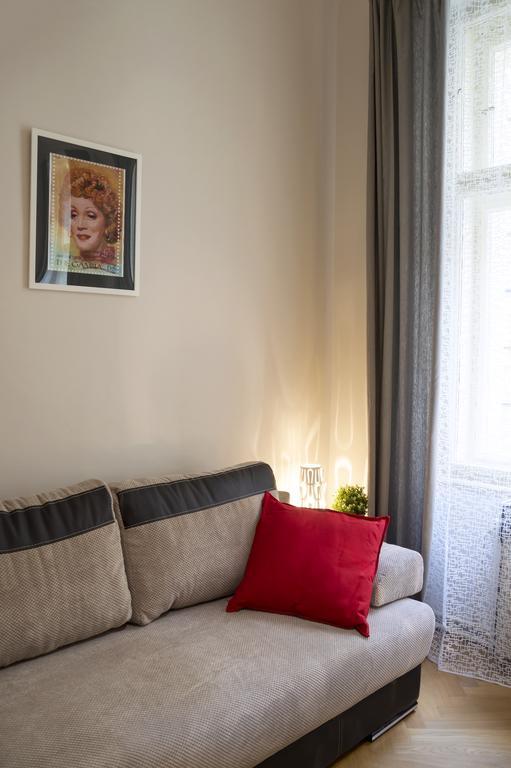 Modern Apartment Zlatnicka 8 Praag Buitenkant foto