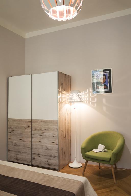 Modern Apartment Zlatnicka 8 Praag Buitenkant foto
