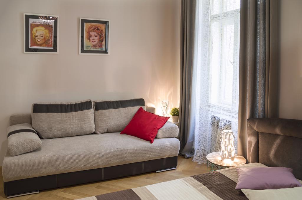 Modern Apartment Zlatnicka 8 Praag Buitenkant foto