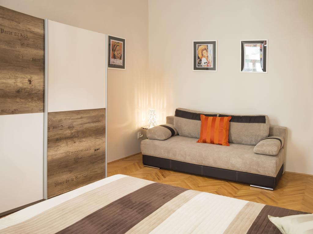 Modern Apartment Zlatnicka 8 Praag Buitenkant foto